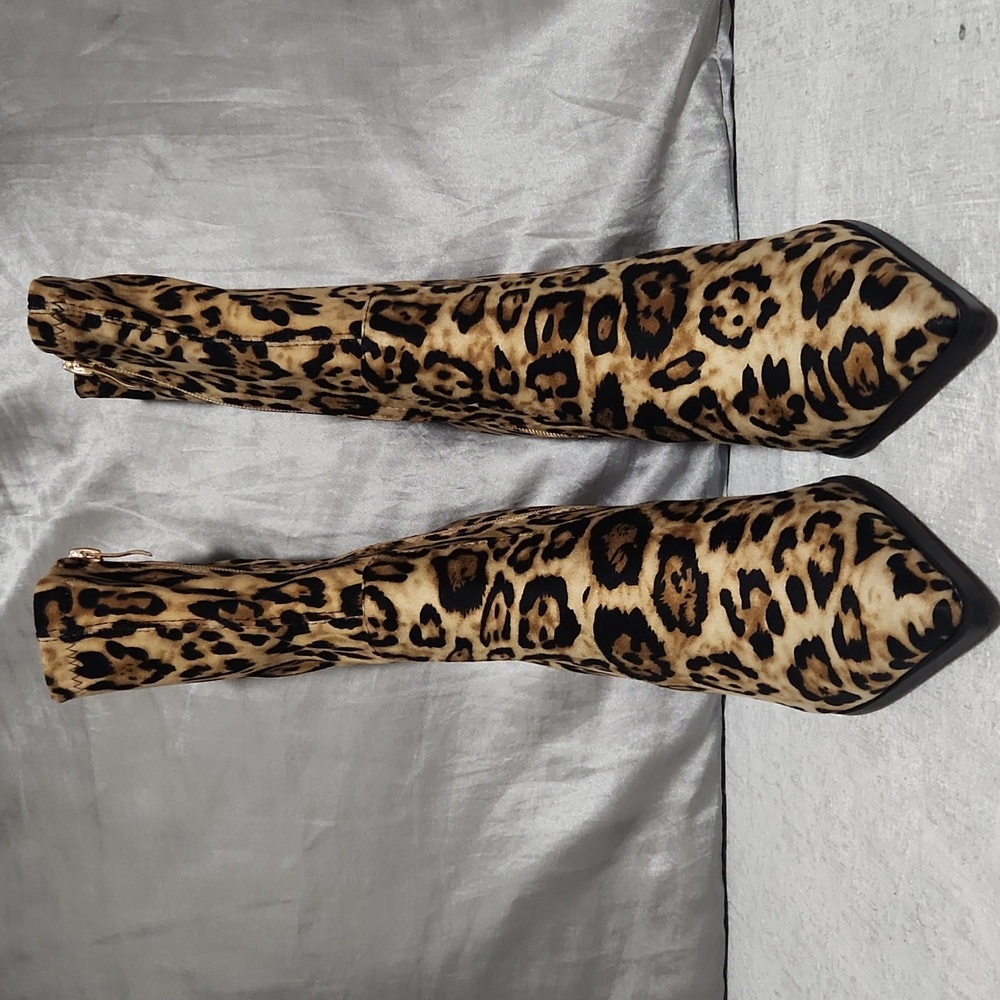 NWOT AZLEA WANG Leopard Print Stiletto Ankle Boots Size 11. - Picture 4 of 14